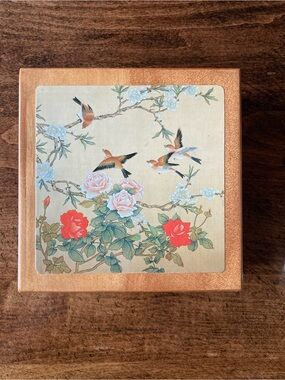 Vintage LIKE NEW coasters in solid wood box